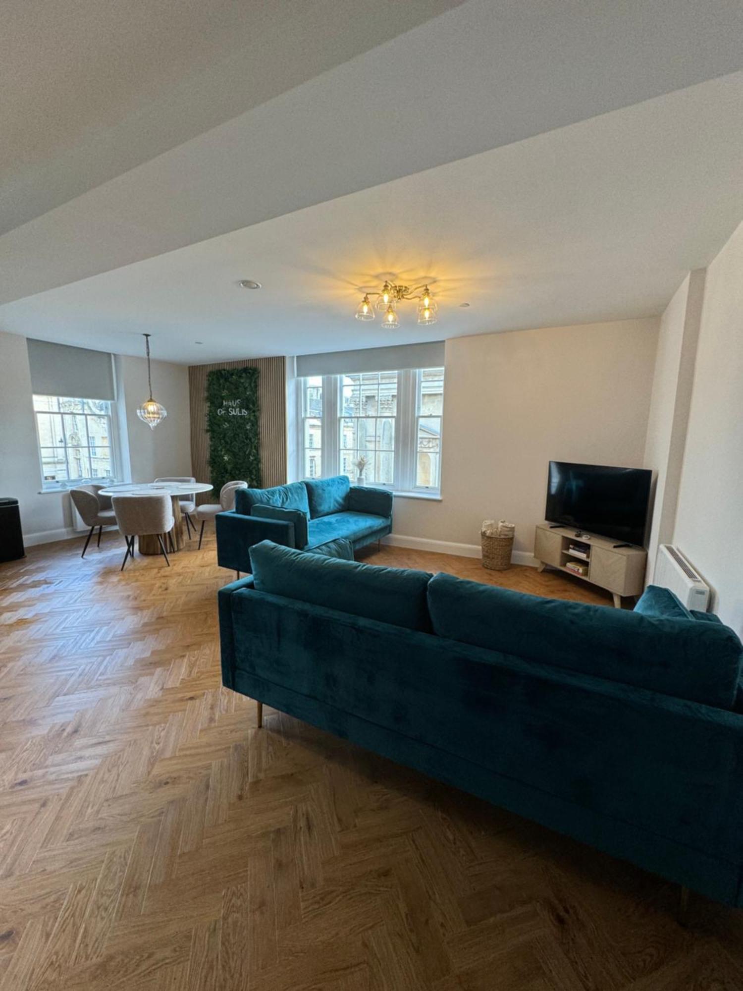 Haus Of Sulis, City Centre Apartment With Lift Access บาธ ภายนอก รูปภาพ