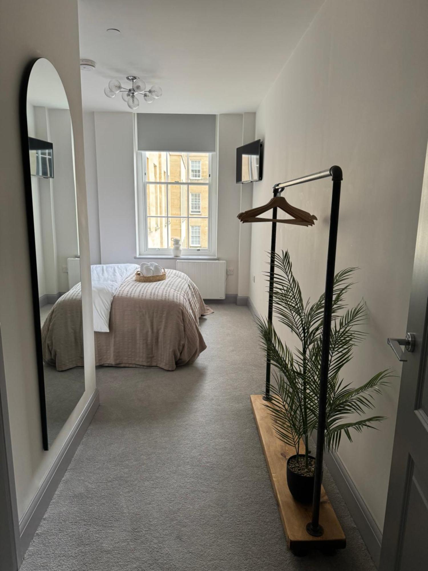 Haus Of Sulis, City Centre Apartment With Lift Access บาธ ภายนอก รูปภาพ