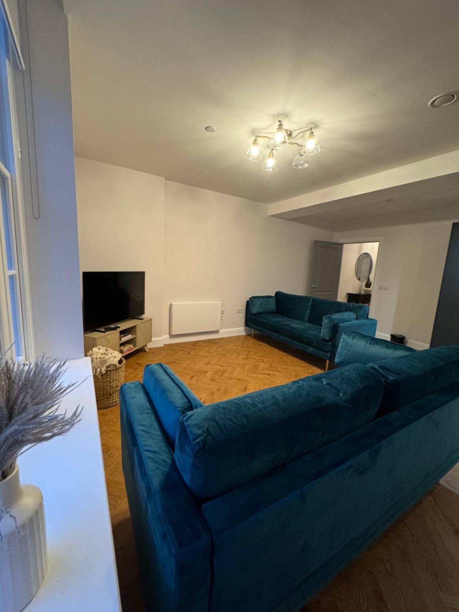 Haus Of Sulis, City Centre Apartment With Lift Access บาธ ภายนอก รูปภาพ