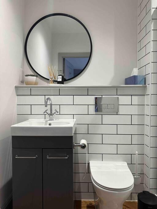 Haus Of Sulis, City Centre Apartment With Lift Access บาธ ภายนอก รูปภาพ